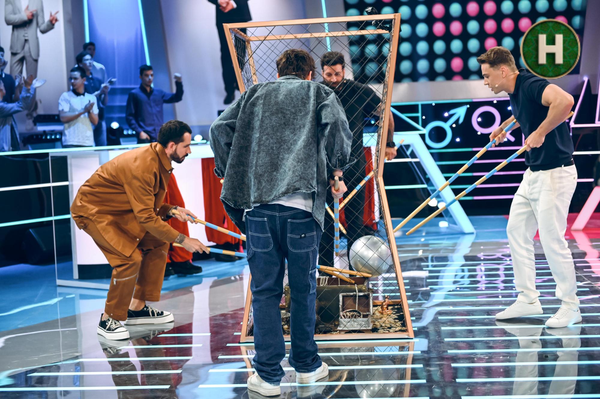 &quot;Скільки чоловіків уже відклали пляшку на День Перемоги?&quot; Цікава статистика із шоу &quot;Хто зверху?&quot;